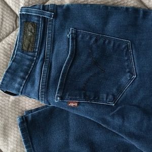 Levi's bold curve jean